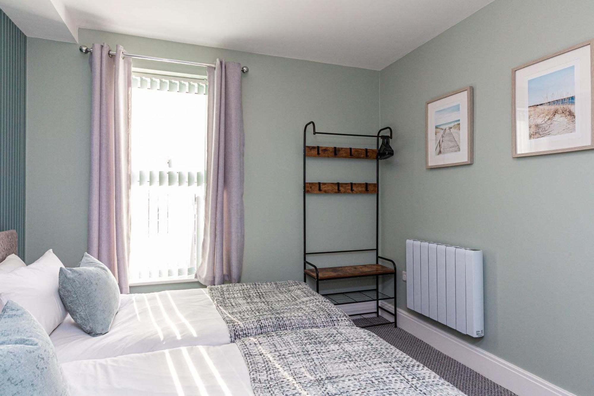 Seafront Apartment - Sleeps 6 - Gateway To The Lake District - Brand New Morecambe Kültér fotó